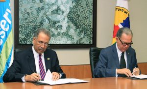 Banreservas firma un acuerdo con IDECOOP