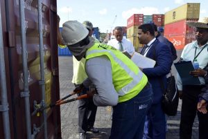 Atrapan contrabando 20 millones cigarrillos en puerto Haina Oriental