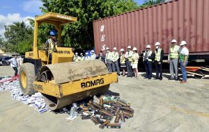 Aduanas destruye 60 millones cigarrillos llegaron de contrabando