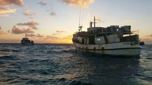 BAHAMAS: Guardacosta apresa 2 barcos con 50 pescadores de RD