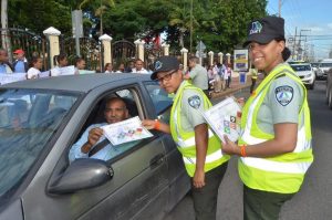Miles de conductores en RD asumen compromiso respetar normas tránsito