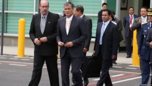 ECUADOR: Correa pide renuncia al gabinete