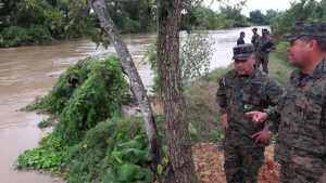 VILLA RIVA: Ministro de Defensa recorre zonas afectadas por lluvias