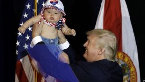 FLORIDA: Trump pide a hispanos que le den el triunfo