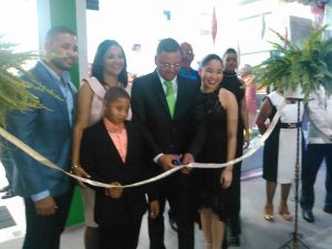 SC: Inauguran moderna farmacia