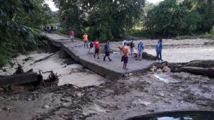 TENARES: Carretera a Gaspar Hernández sufre hundimientos