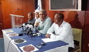 Productores se quejan por falta de atención oficial e importaciones