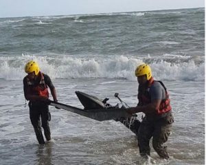 Encuentran restos de helicóptero desaparecido; creen hay 2 muertos