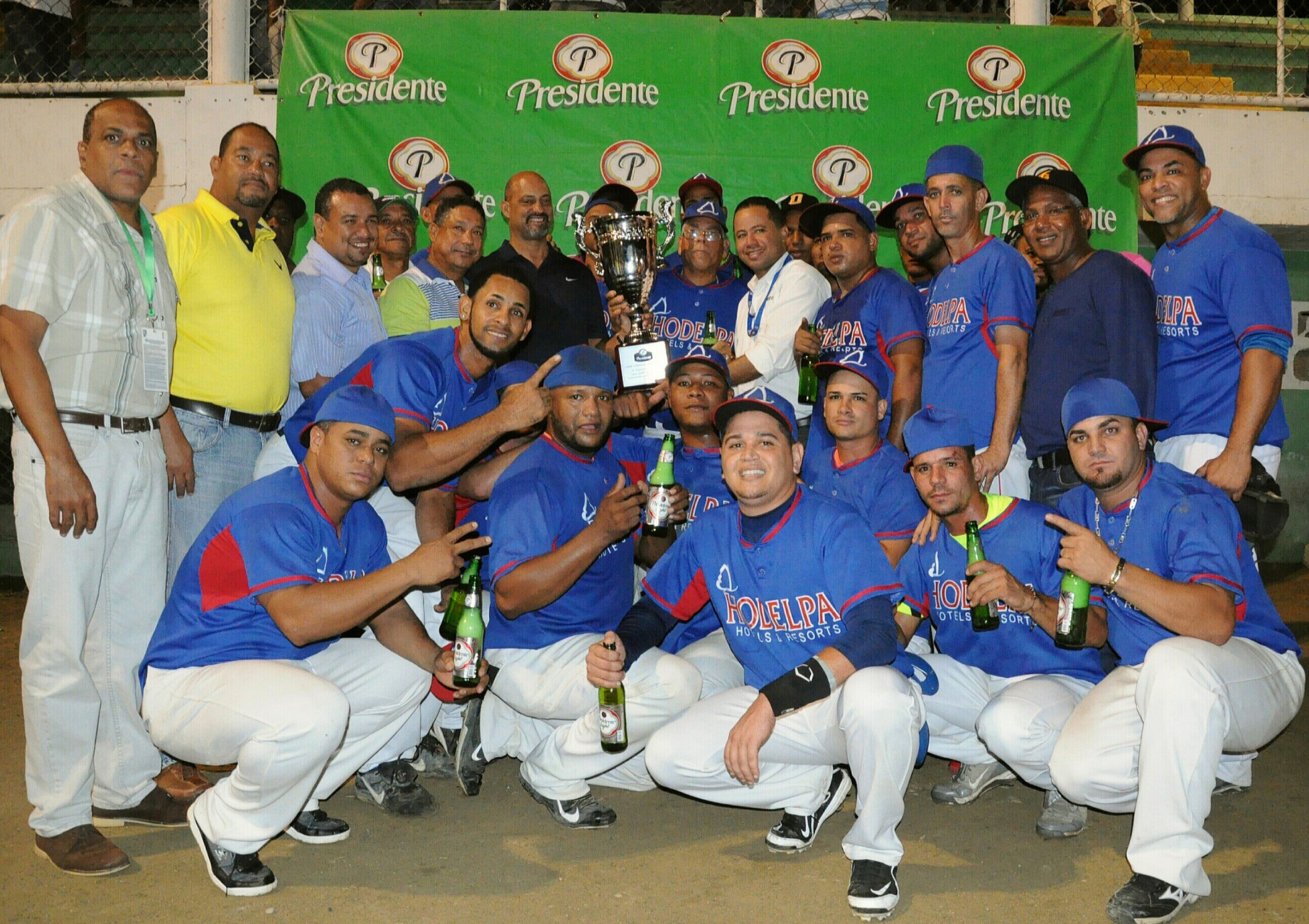 Hodelpa campeón Torneo Softbol de Santiago imagen