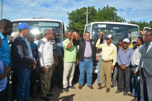 SJM: Gobierno entrega camiones productores