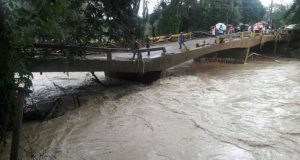 Lluvias causan derrumbe puente comunica a Moca con Puerto Plata