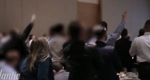 Alemania: Saludos nazis en acto en los EE.UU. son “repugnantes”