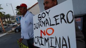 Indocumentados aportan a EE.UU. más de lo que reciben