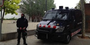 ESPAÑA: Asesinan dominicano dentro de auto en Barcelona