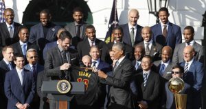 Obama recibe a los campeones de la NBA Obama recibe a los campeones de la NBA