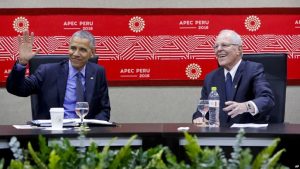 Presidente Obama llega a Perú para su última cumbre del APEC