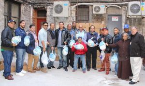 Riverside Car Service reparte pavos para cena de Acción de Gracias