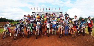 Mujer venezolana desafía hombres en motocross Mujer venezolana desafía hombres en motocross
