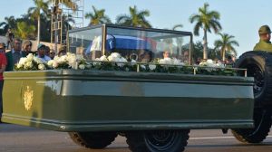 Se inició la caravana que recorrerá Cuba con cenizas de Fidel Castro