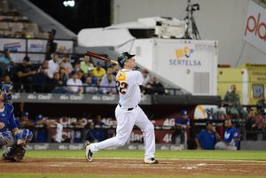 Gigantes derrotan al Licey, Toros y Estrellas ganan Gigantes derrotan al Licey, Toros y Estrellas ganan