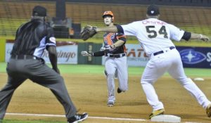 Aguilas derrotan Toros, Estrellas vencen Leones Aguilas derrotan Toros, Estrellas vencen Leones