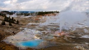 EEUU: Aguas termales Parque Yellowstone desintegran joven