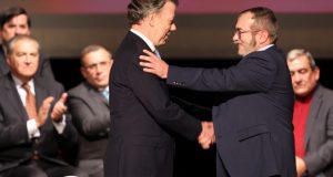 COLOMBIA: Santos y Londoño firman nuevo acuerdo de paz