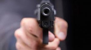 SANTIAGO: Un muerto y 3 heridos deja un tiroteo por control de punto drogas