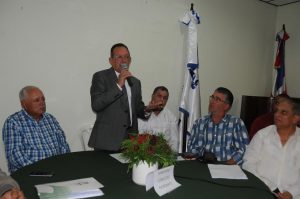 Agricultura continúa entregando ayuda a federaciones de ganaderos