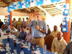 BARAHONA: Abinader ofrece almuerzo