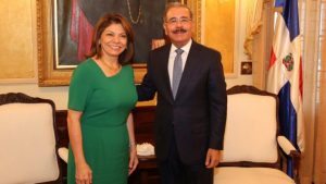 Laura Chinchilla visita R. Dominicana y se reúne con el presidente Medina