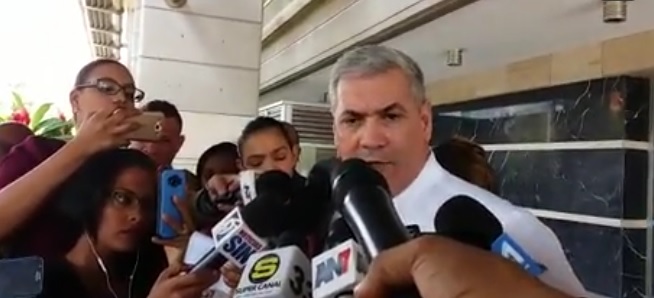 El Ministro de Obras Públicas entregó 12 contratos suscritos con Odebrecht imagen