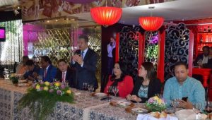 Leonel Fernández ofrece almuerzo a partidos aliados del PLD Leonel Fernández ofrece almuerzo a partidos aliados del PLD