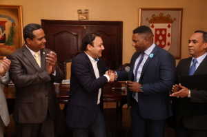 SANTIAGO: Miguel Tejada es declarado «Hijo Adoptivo»