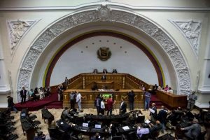 Parlamento venezolano aprueba un acuerdo responsabiliza Maduro de crisis