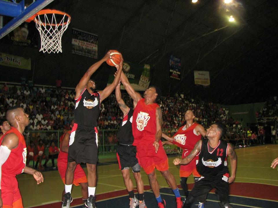 Ciro Pérez vence Buitres en inicio final basket de SC imagen