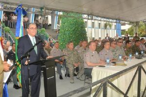 Ministro Interior advierte disparos al aire y fuegos artificiales están prohibidos