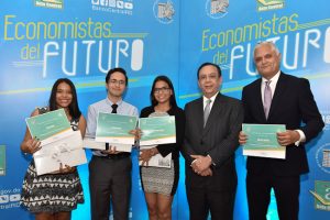 BCRD entrega premios ganadores “Economistas del Futuro”