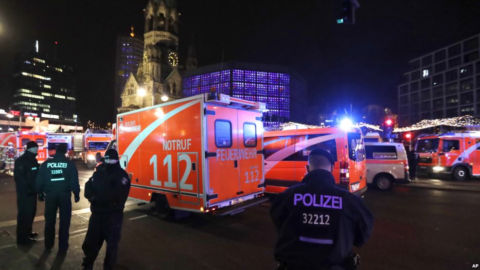 BERLIN: Suben a 12 los muertos en mercado navideño imagen