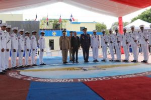 Medina encabeza graduación cadetes de la Fuerza Aérea