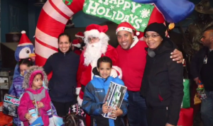 Concejal dominicano entrega juguetes a niños de Paterson, NJ Concejal dominicano entrega juguetes a niños de Paterson, NJ