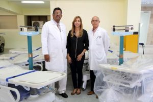 Despacho de la Primera Dama dona equipos al hospital de la Mujer