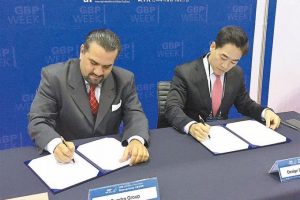 MIAMI: Empresario RD firma acuerdo con empresa coreana