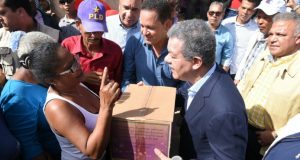 LF reparte miles canastas navideñas en zonas más afectadas por inundaciones