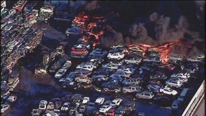 Incendio arrasa con lote de automóviles clásicos