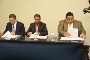 Firman acuerdo para capacitar a empleados