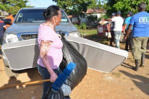 SFM: Lotería Nacional asiste a damnificados