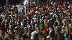 CUBA: Miles de personas acuden al último acto despedida Fidel en Santiago