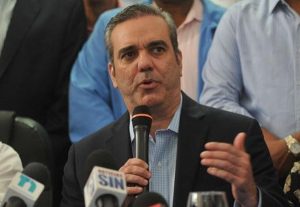 Abinader resalta aportes de jóvenes al desarrollo