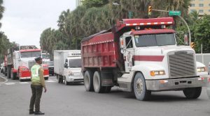 Ayuntamiento del Distrito prohíbe tráfico vehículos pesados por el Malecón